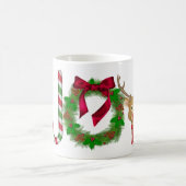 クリスマスの喜びのリースとトナカイ コーヒーマグカップ (中央)