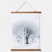 クリスマスの夜のファンタジー。幻想的な森と雪 吊り下げ型タペストリー (正面)