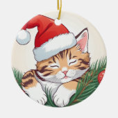 クリスマスの夢 – Santa Hatで眠る子猫 セラミックオーナメント (正面)