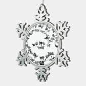 クリスマスの大雨の雪の結晶のピースターのクリスマス スノーフレークピューターオーナメント (右)