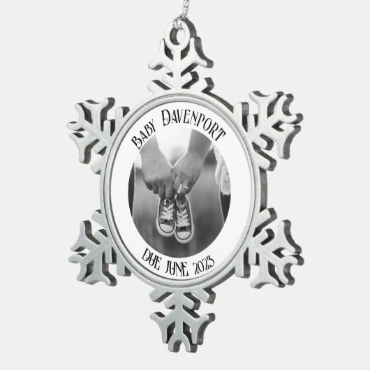 クリスマスの妊娠写真 スノーフレークピューターオーナメント (右)