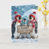 クリスマスの家族のペンギンと木製のサイン カード (黄色い花)