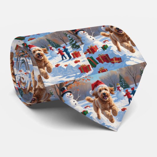 クリスマスの帽子をかぶったゴールドエンドゥードルが雪の中を走る ネクタイ (ロール)
