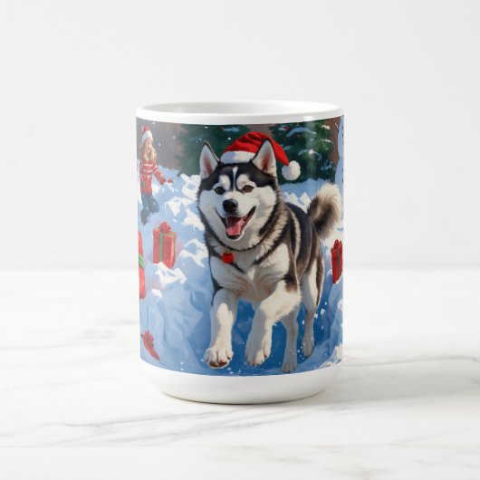 クリスマスの帽子をかぶったシベリアンハスキーの雪上ラン コーヒーマグカップ (中央)