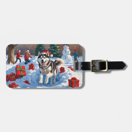 クリスマスの帽子をかぶったシベリアンハスキーの雪上ラン ラゲッジタグ (正面横)