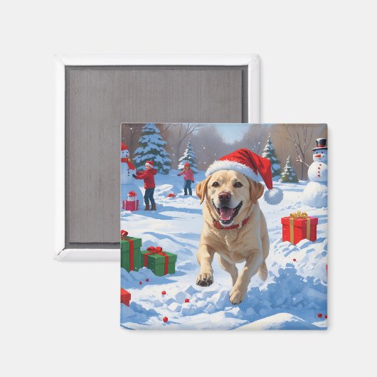 クリスマスの帽子をかぶったラブラドール犬が雪の中を走る マグネット (正面/裏面)
