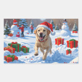クリスマスの帽子をかぶったラブラドール犬が雪の中を走る 長方形シール (正面)
