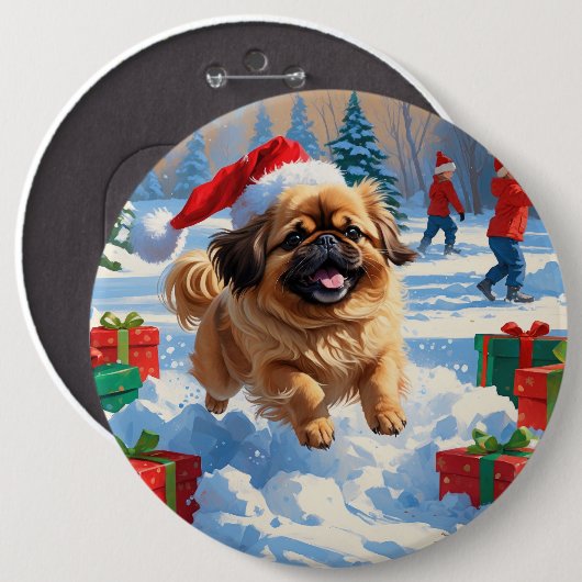 クリスマスの帽子をかぶった北京原産犬の雪の中でのランニング 缶バッジ (正面&裏面)