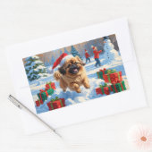 クリスマスの帽子をかぶった北京原産犬の雪の中でのランニング 長方形シール (封筒)