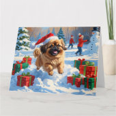 クリスマスの帽子をかぶった北京原産犬の雪の中のランニング カード (正面)