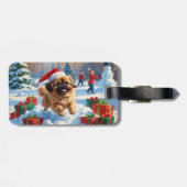 クリスマスの帽子をかぶった北京原産犬の雪の中のランニング ラゲッジタグ (裏面横)