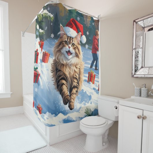 クリスマスの帽子をかぶって雪の中に座るペルシャ猫 シャワーカーテン (インサイチュ)