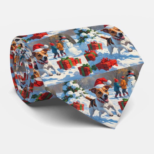 クリスマスの帽子をかぶって雪の中を走るジャック・ラッセル ネクタイ (ロール)