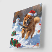 クリスマスの帽子をかぶって雪の中を走るチャウチャウ スクエア壁時計 (傾斜)