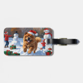 クリスマスの帽子をかぶって雪の中を走るチャウチャウ ラゲッジタグ (裏面横)