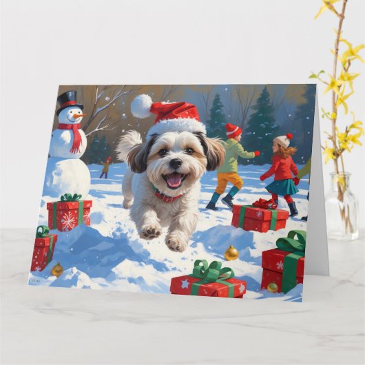 クリスマスの帽子をかぶって雪の中を走るマルチーズ＋ツー カード (黄色い花)
