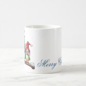クリスマスの帽子を持つ可愛いファンタジー鳥。 コーヒーマグカップ (中央)