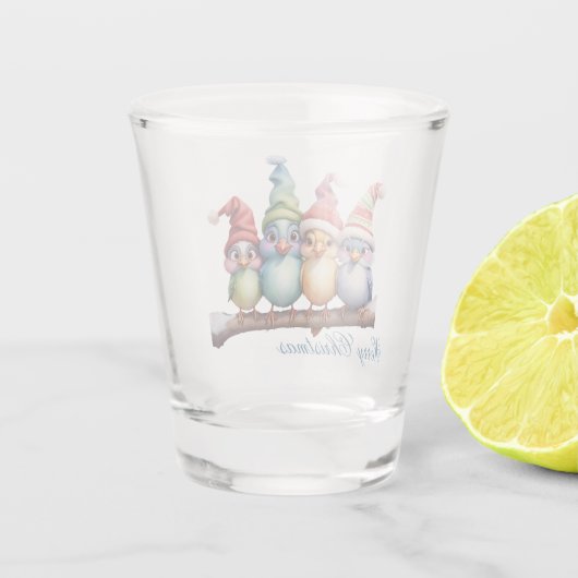 クリスマスの帽子を持つ可愛いファンタジー鳥。 ショットグラス (裏面)