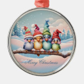 クリスマスの帽子を持つ可愛いファンタジー鳥。 メタルオーナメント (正面)