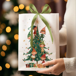 クリスマスの幻想的な妖精がツリーを飾るギフトバッグ ミディアムペーパーバッグ