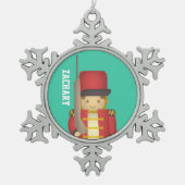 クリスマスの戦わない兵隊との幸せな休日 スノーフレークピューターオーナメント (正面)