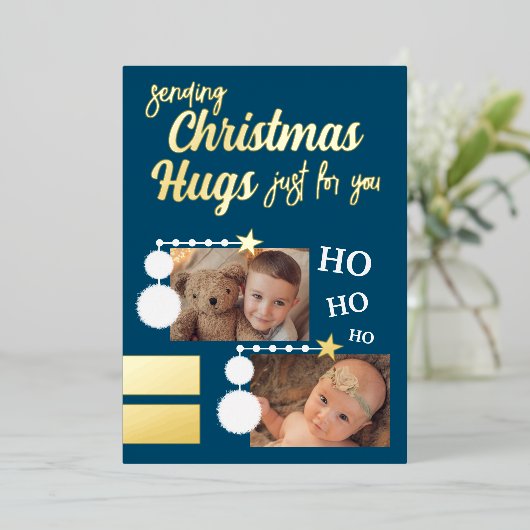 クリスマスの抱擁で青と白の写真を追加 箔シーズンカード (立ち正面)
