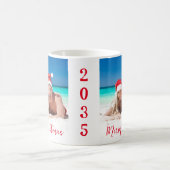 クリスマスの日の家族の写真白 コーヒーマグカップ (中央)