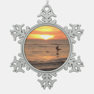 クリスマスの昼寝のビーチの記憶 スノーフレークピューターオーナメント