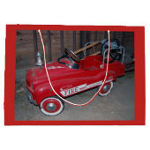 クリスマスの普通消防車のおもちゃワゴン ラージペーパーバッグ (裏面)