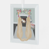 クリスマスの暖炉のシーンで黄色のラブラドール犬 ガラスオーナメント (正面左)