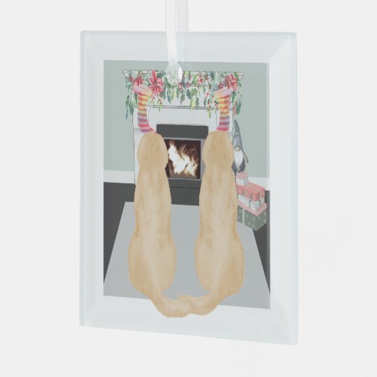 クリスマスの暖炉のシーンで黄色のラブラドール犬 ガラスオーナメント (正面左)