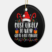 クリスマスの最後に贈り物を包む可能性が最も高い セラミックオーナメント (左)