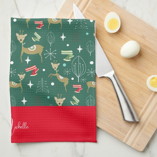クリスマスの木々と雪のかけら飾りのかわいい鹿 キッチンタオル (四つ折り)