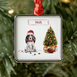 クリスマスの木とコッカー・スパニエル クリスマスの犬のデザイン メタルオーナメント