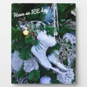 クリスマスの木に青いグリッターと毛皮のアイススケート フォトプラーク (正面)