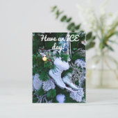 クリスマスの木に青いグリッターと毛皮のアイススケート ポストカード (スタンド正面)