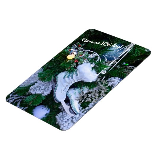 クリスマスの木に青いグリッターと毛皮のアイススケート マグネット (左側)