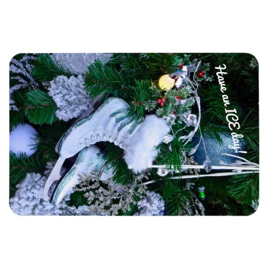 クリスマスの木に青いグリッターと毛皮のアイススケート マグネット (横)