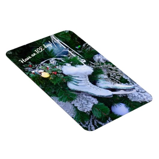 クリスマスの木に青いグリッターと毛皮のアイススケート マグネット (右側)