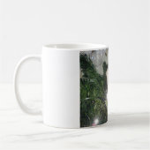 クリスマスの木の上の髭があるドラゴン コーヒーマグカップ (左)
