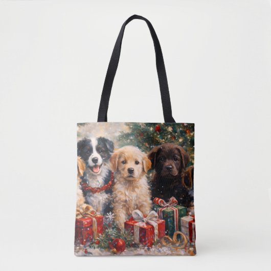 クリスマスの木の下でプレゼントを貰った子犬たち トートバッグ (正面)