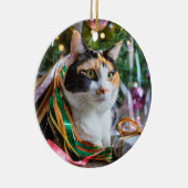クリスマスの木の下のプレゼントのCalico Cat セラミックオーナメント (右)