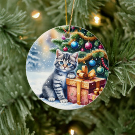 クリスマスの木の下の可愛い子猫 セラミックオーナメント