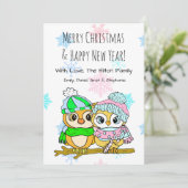 クリスマスの木の枝に座るかわいいフクロウのカップル シーズンカード (スタンド正面)