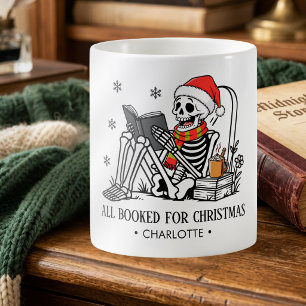 クリスマスの本がすべて予約済みのユーモラスな読書をするスケルトンのデザイン コーヒーマグカップ
