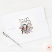 クリスマスの枝に鳥が寄り添う天気はここにいる ラウンドシール (封筒)