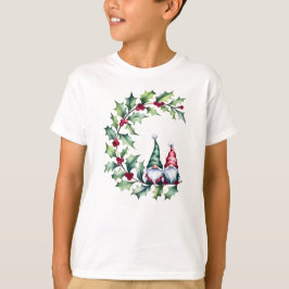 クリスマスの水彩グノームがヒイラギの小枝に座っている Tシャツ