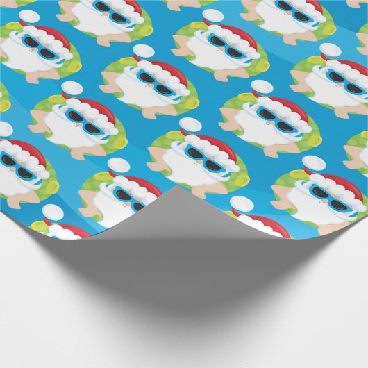 クリスマスの水泳のビーチによってタイルを張られるサンタのパーティーの覆い ラッピングペーパー (角)