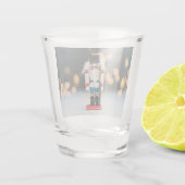 クリスマスの滑りやすいジョーくるみ割り人形オーナメント ショットグラス (裏面)