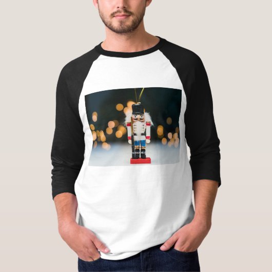 クリスマスの滑りやすいジョーくるみ割り人形オーナメント Tシャツ (正面)